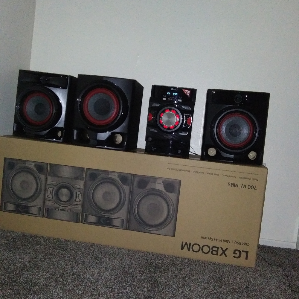 LG XBOOM 700 WATT MINI SYSTEM